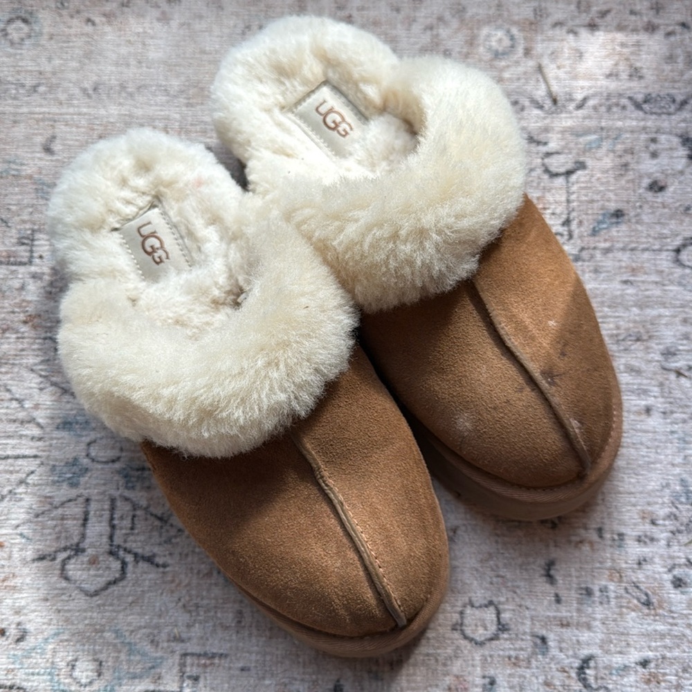 Ugg platform slipper slides size 8